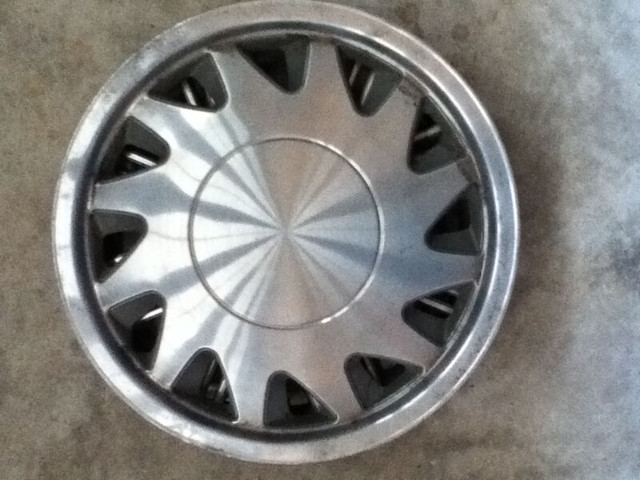 Chrysler generic grey wheel cover, several types. in Tires & Rims in Hamilton - Image 3
