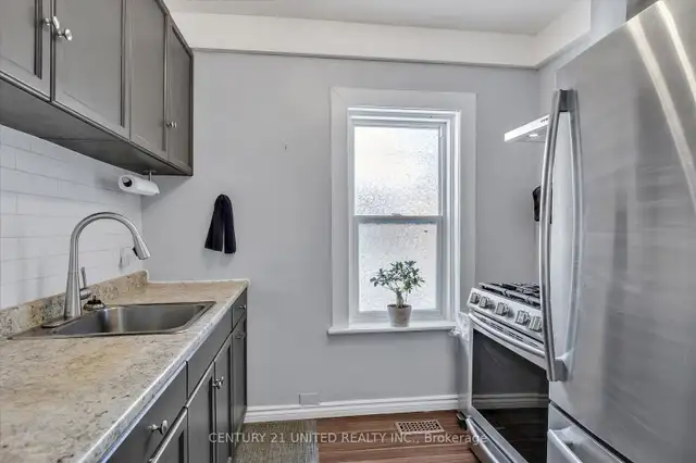 Room for female students for rent in Room Rentals & Roommates in Peterborough - Image 4