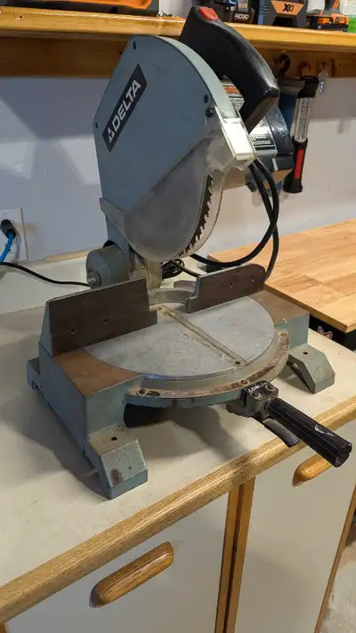 I'm selling a used Delta Miter Saw, a reliable tool for various cutting needs. This saw has seen som...