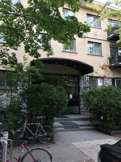 Plateau, parc Lafontaine 2 1/2 chauffé+ électro libre $1300.