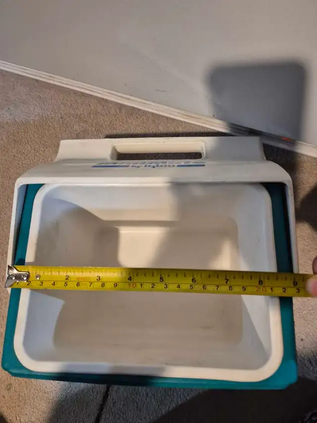 Igloo MiniMate Cooler in Fishing, Camping & Outdoors in Napanee - Image 4