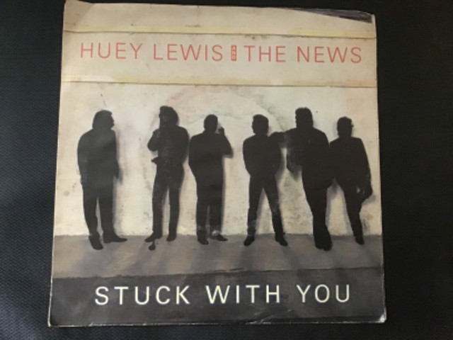 Single Huey Lewis and the News “Stuck with you” (c)1986 45 r.p.m dans Manuels  à Lévis