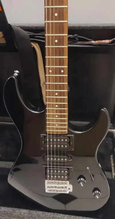 Yamaha ERG 121C guitar, View more