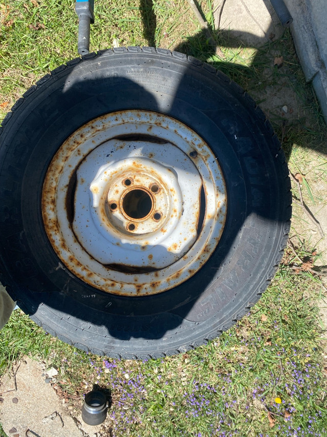 CARLISLE 6 PLY TRAILER TIRES RIMS.  LIKE NEW  in Tires & Rims in Leamington