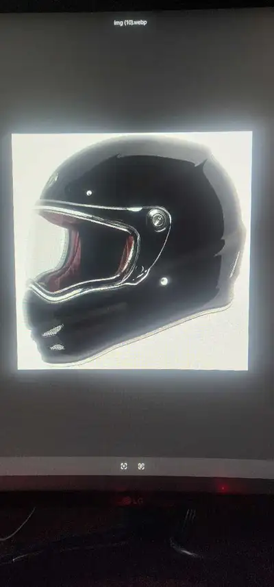 This is a used TORC T9 MEDIUM motorcycle helmet featuring a sleek black finish. The helmet is in goo...