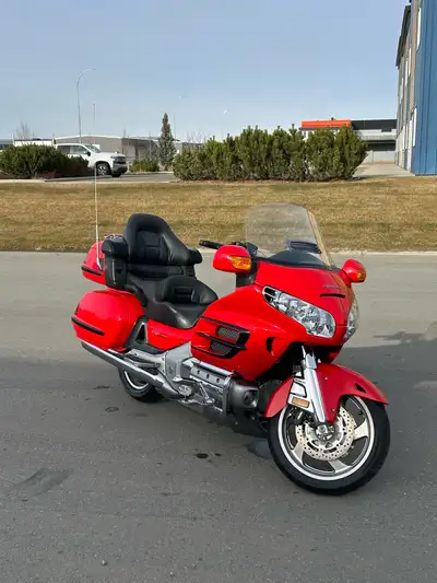 2004 GL 1800cc Goldwing in mint shape, comes with new tires and battery, just got a full service, ev...