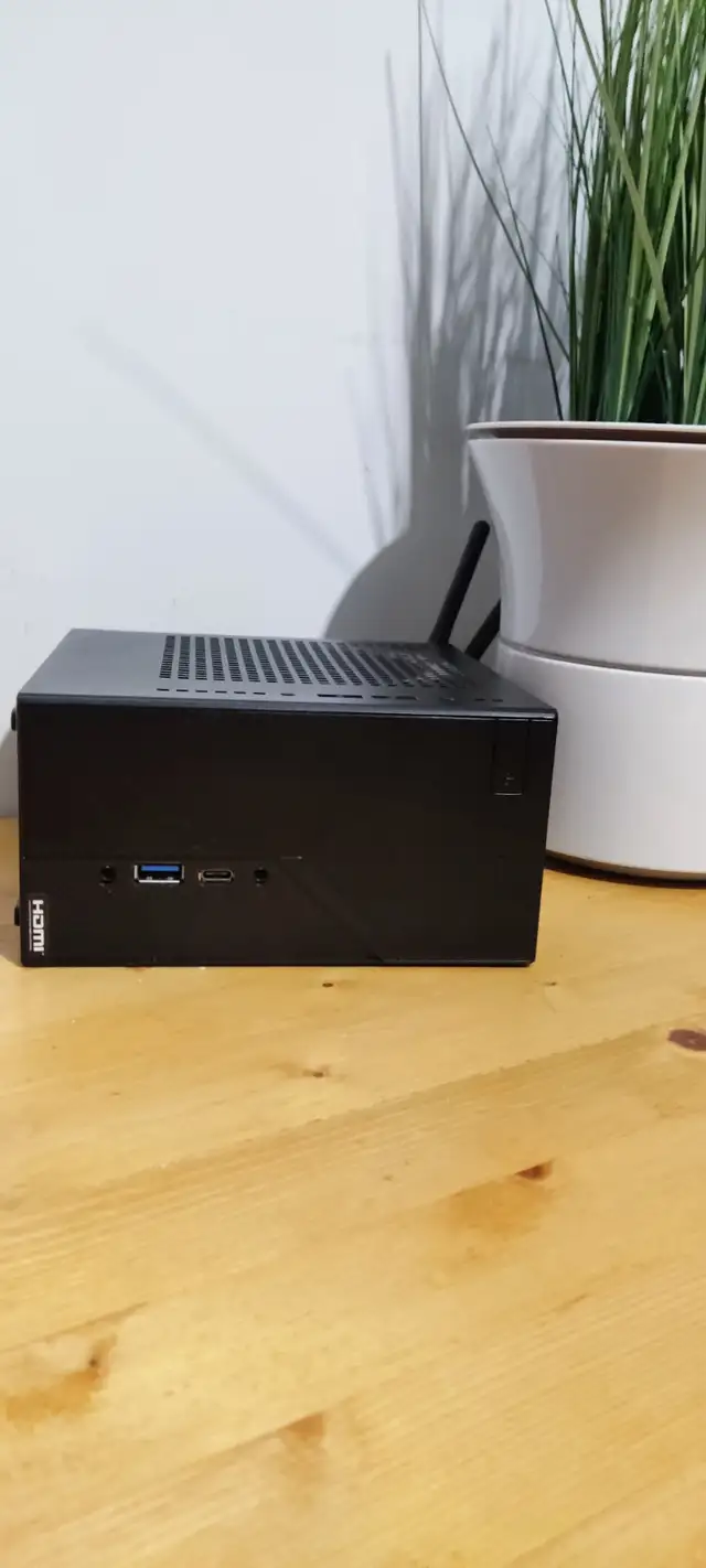 ASRock DeskMini X300W Mini PC – R5 Pro 2400G, 16GB DDR4 3200 in Desktop Computers in Trenton - Image 3