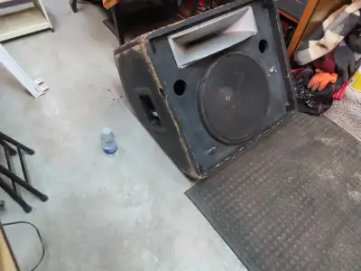 Yamaha stage monitor / Moniteur pour spectacle Yamaha, View more