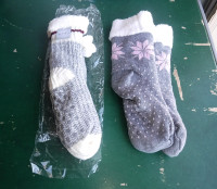 2 Pairs of Women's Slipper Socks (size large)