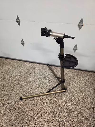 2024 Bike Hand - 110 LB capacity - I used it only a few times - Like new condition - Holds all bikes...