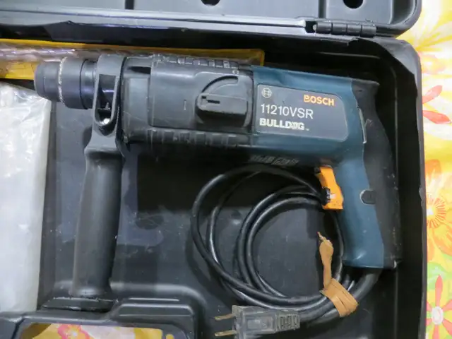 Bosch hammer drill VSR 11210 Bulldog with sds carbide bits in Power Tools in Windsor Region - Image 2