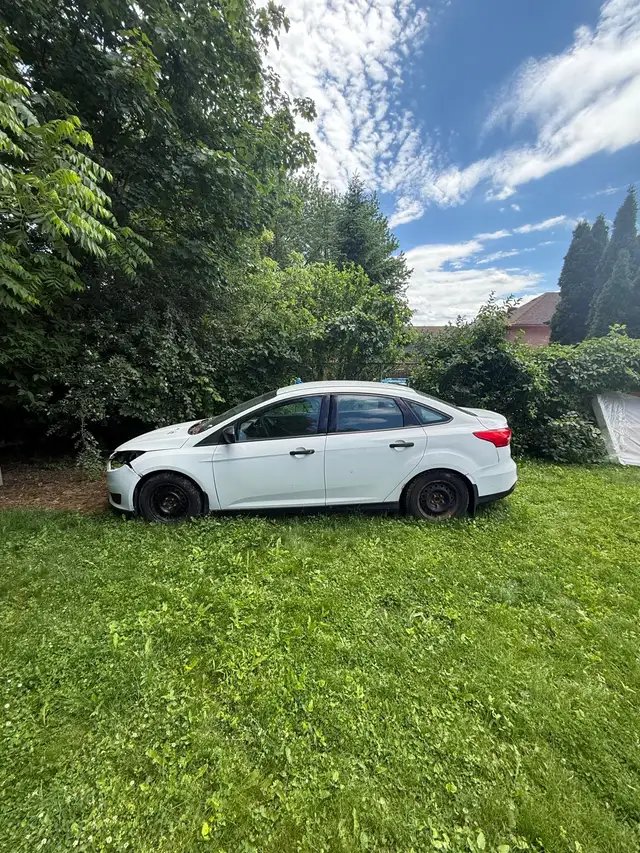 2015 Ford focus-As is