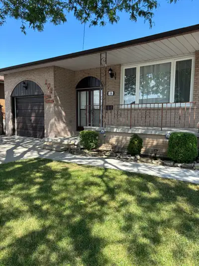 Available August 1 Spacious 3-bedroom, 1-bath upper level unit for rent, nearly 1,400 sq ft. - Clean...