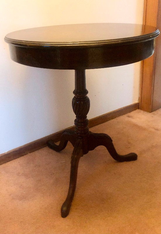 Queen Anne Style Round accent Table in Other Tables in Leamington