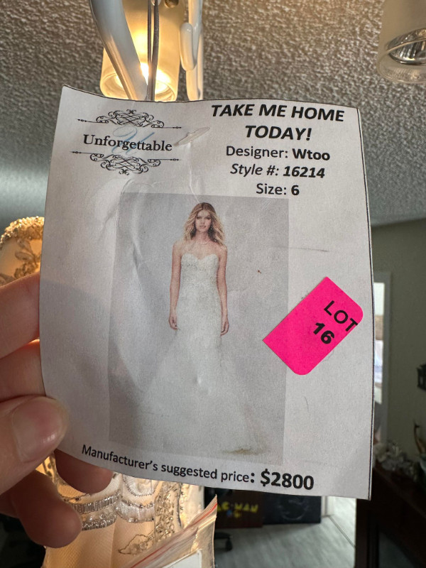 WToo Wedding Dress Size 6 (Suggested Retail $2800) MAKE AN OFFER in Wedding in Edmonton - Image 3