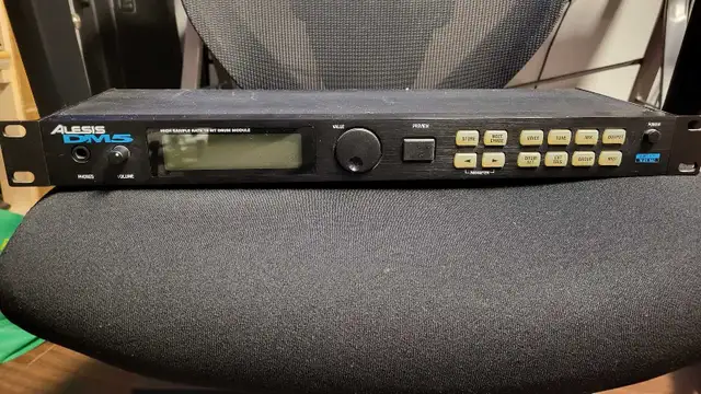 Alesis DM5 in Pro Audio & Recording Equipment in Sherbrooke - Image 2