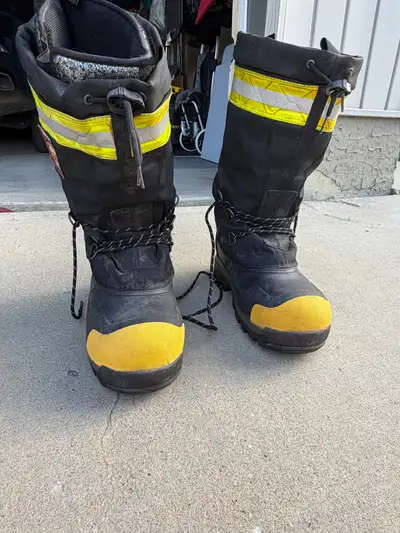 Dakota winter work boots size 7M, View more