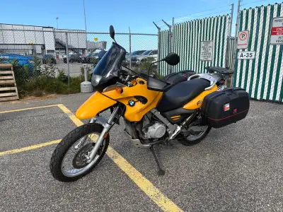 BMW F650GS 2000 En bon état Avec valises