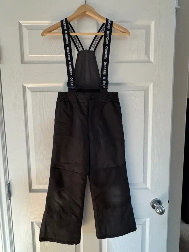 Oshkosh Kid Size 7 Snow Pants in Kids & Youth in Strathcona County - Image 2