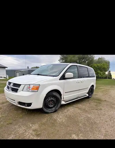 2010 dodge grand Caravan 3.3 v6 auto Runs and drives great Power everything 7 seater Stow and go sea...