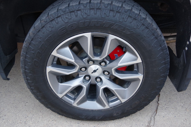 275 65 R20 inch Chevrolet RST rims and tires in Tires & Rims in St. Albert - Image 2