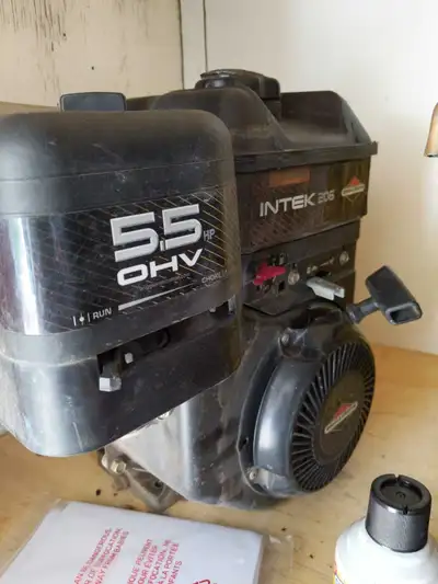 Selling a Briggs & Stratton Intek 206 5.5 HP engine, ideal for parts or repair, as it has no compres...