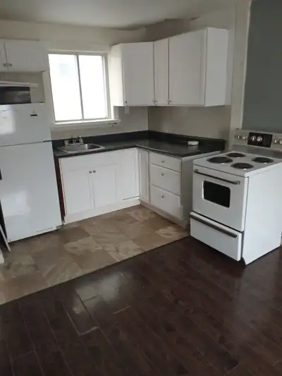 Clean and nice 1 bedroom for rent, all inclusive at 1 Glenelg, Lindsay.