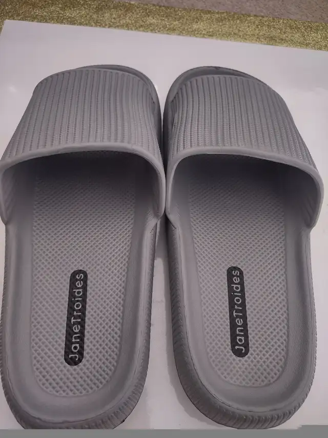 Men's shoes 9.5-10.5/women's 10.5-11.5, Jane troides, Kanata in Men's Shoes in Ottawa - Image 6