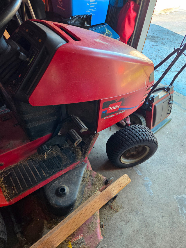 Toro riding mower in Lawnmowers & Leaf Blowers in Oshawa / Durham Region