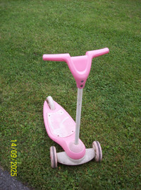 3 wheels scooter $5