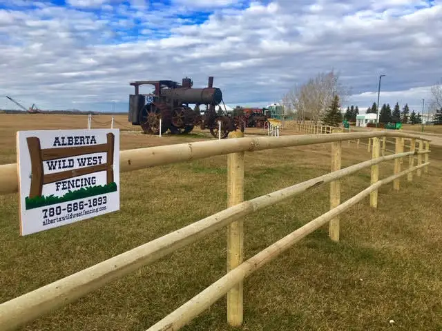 ALBERTA WILD WEST FENCING LTD / MULCHING in Fence, Deck, Railing & Siding in Edmonton - Image 3