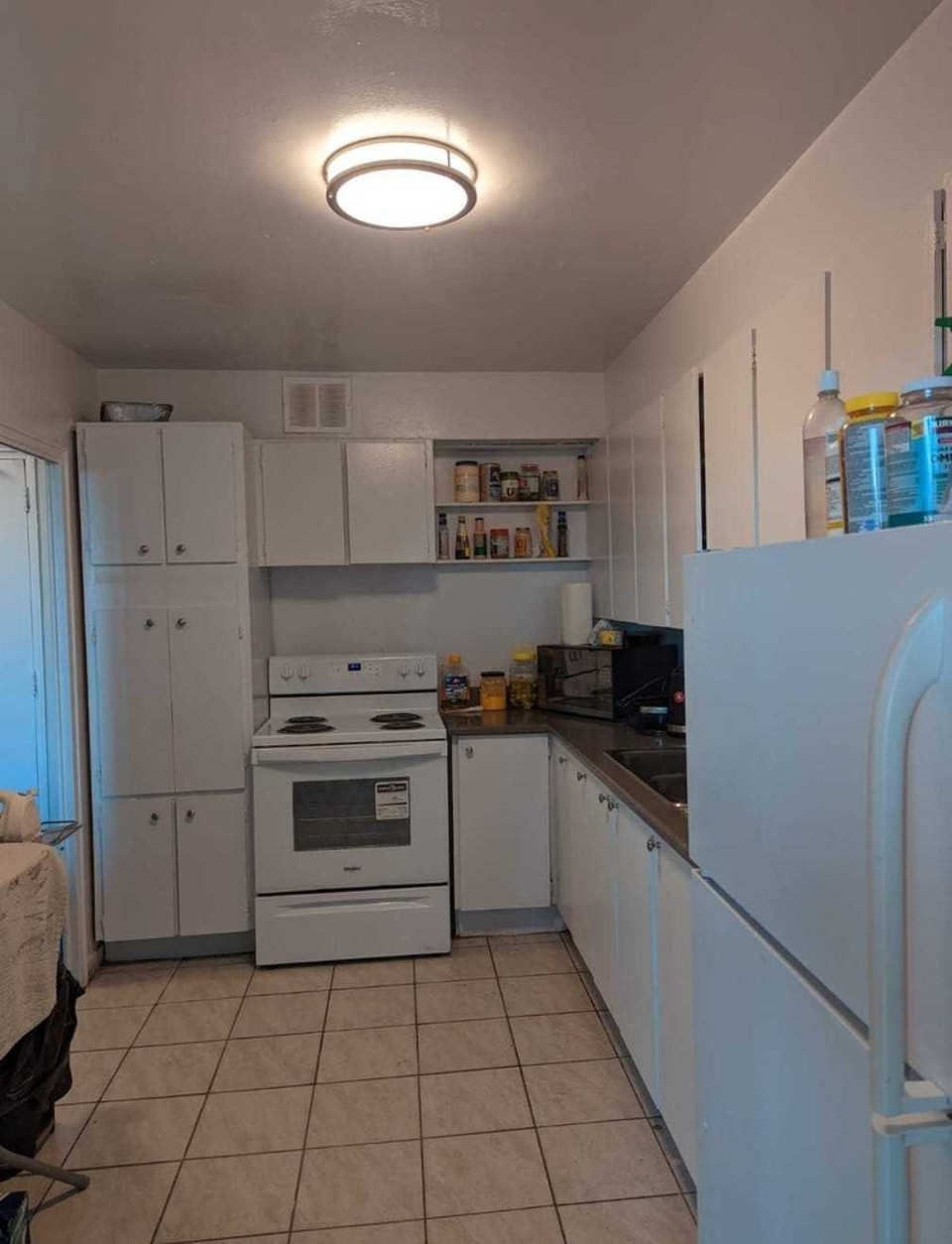 BEDROOM AVAILABLE IN SHARING 5