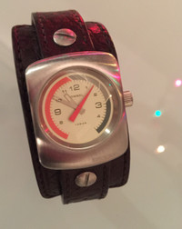 DIESEL ORIGINAL Unisex Vintage Watch with Brown Leather Cuff