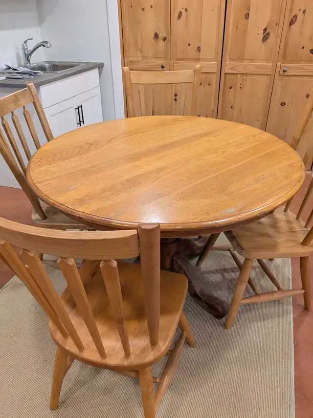 48" Round Solid Oak Table with 4 Chairs in Dining Tables & Sets in Bridgewater - Image 2