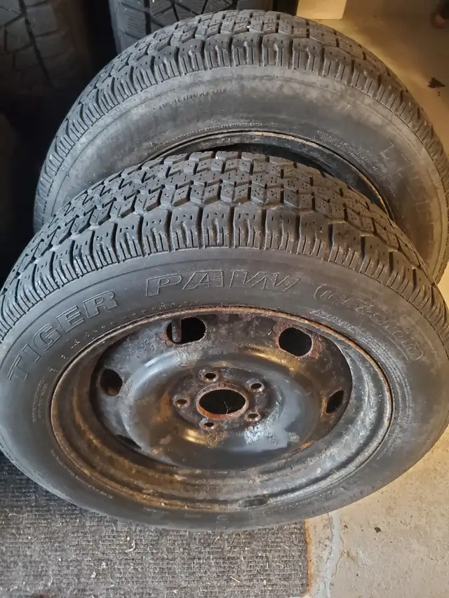 Snow Tires  205 60/R16  - 2 like BRAND NEW in Tires & Rims in Oakville / Halton Region - Image 7