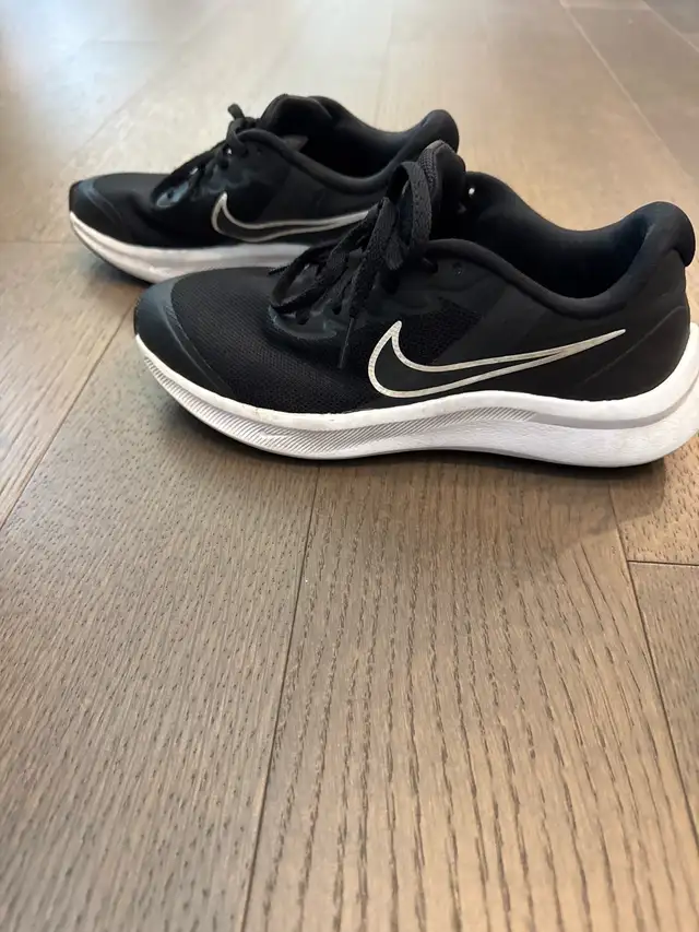 Youth size 4.5 Nike Star Runner Shoe in Kids & Youth in St. Albert - Image 2