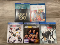 TV Blu-ray - Big Bang Theory, Modern Famil, Castle Rock