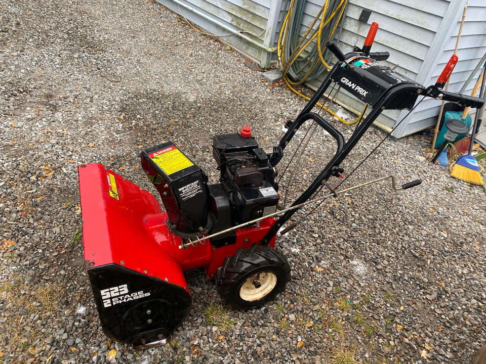 Yard machine snowblower 5hp 22 inch hotsell