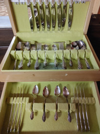 61PC 1881 ROGERS ONEIDA ENCHANTMENT SILVERWARE SET