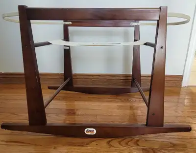 Jolly Jumper "Rocking Basket Stand". We used it for an Uppa Baby bassinet. Has some. Wear and tear (...