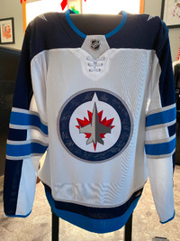 New With Tags Team Signed Winnipeg Jets Jersey Size 50 M