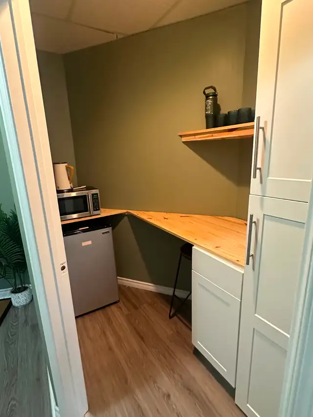 Commercial unit in the heart of downtown Whitby in Commercial & Office Space for Rent in Oshawa / Durham Region - Image 6