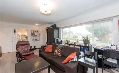 - Share a home with two lovely UVic students. Just a short walk or bike ride to UVic! - Appliances i...