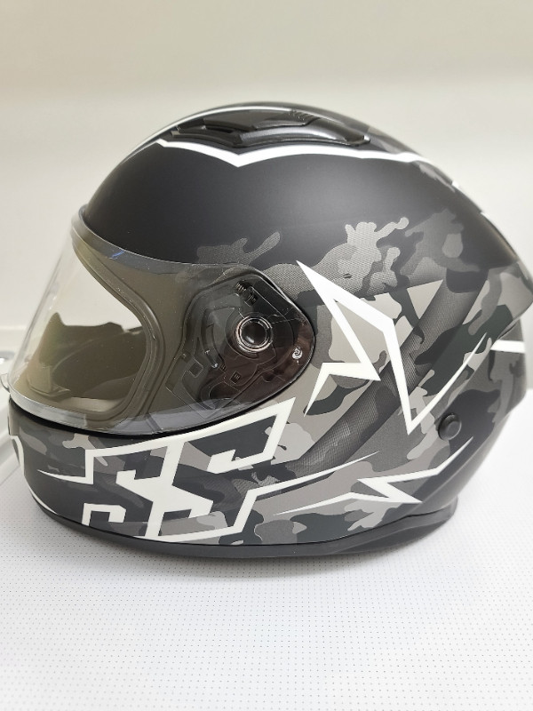 Casque de moto à vendre dans Pièces et accessoires pour motos  à Ville de Montréal