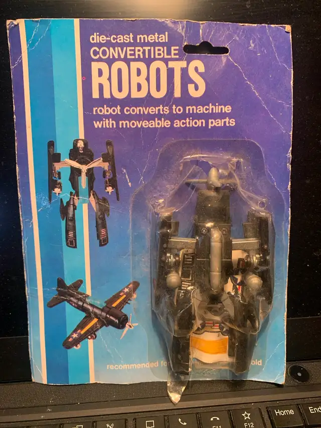 Convertible Robots in Toys & Games in Kitchener / Waterloo - Image 2