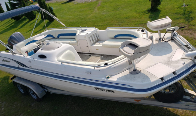 1999 Godfrey Hurricane Fun Deck 23.5 in Powerboats & Motorboats in Sudbury - Image 3