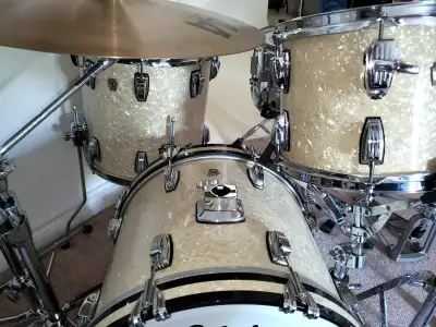 Ludwig Jazz Drum Kit Maple 4Piece W/18,14,12,14x6.5 Marine Pearl, View more