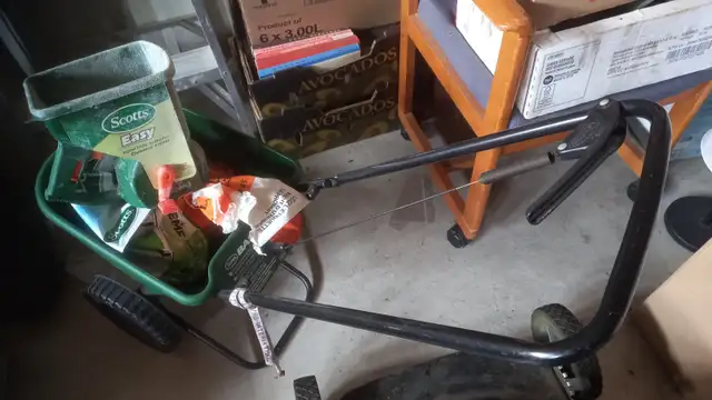 Scotts Easy Hand-Held Spreader