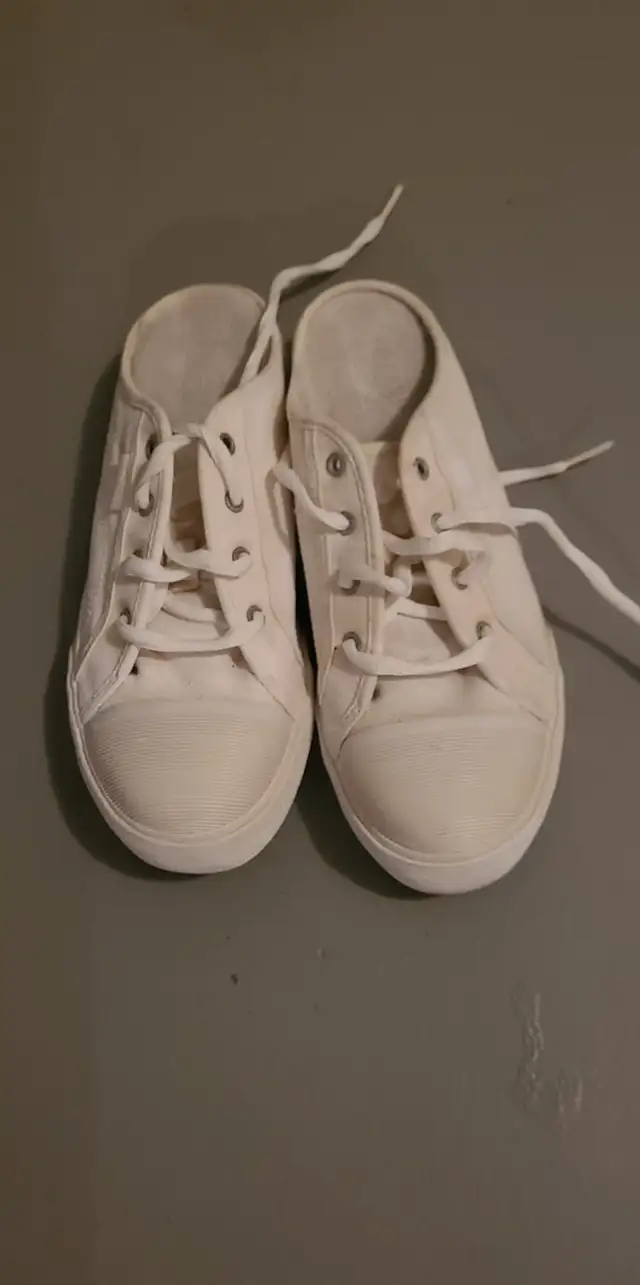 Sandals, Heels and Shoes in Women's - Shoes in Calgary - Image 6