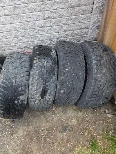 Uniroyal winter tires and rims 205 / 65 R15 5 Bolt Came off a 2018 Honda Civic BEST OFFER